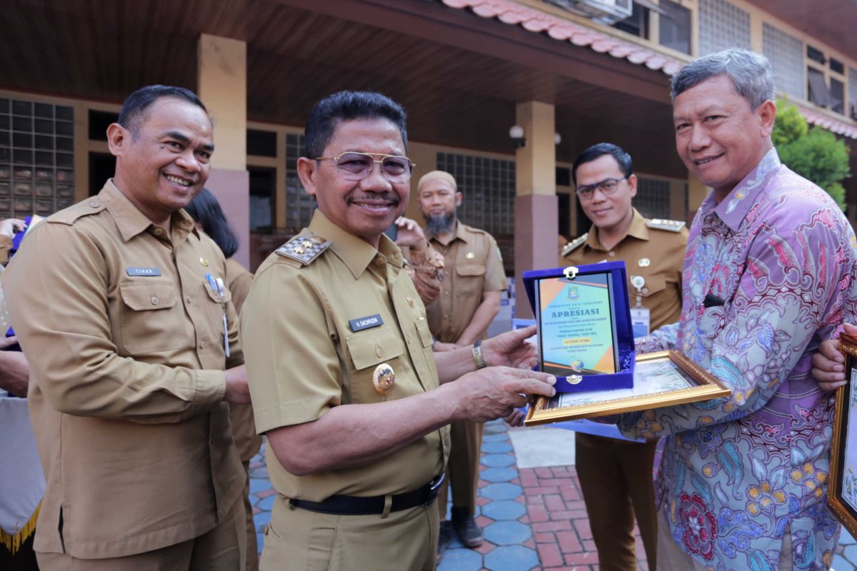 Pemkot Tangerang beri uang pembinaan bagi 15 RW peraih penghargaan KLHK