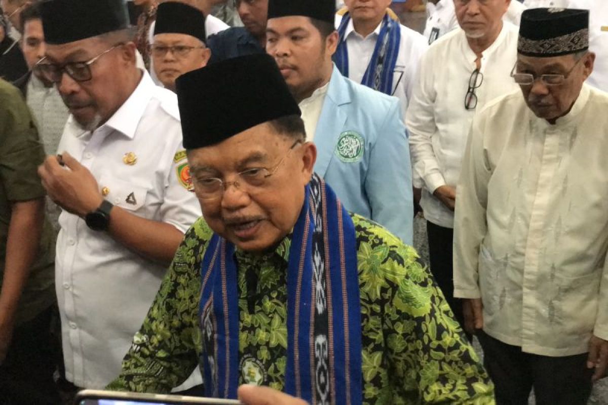 Jusuf Kalla minta pengurus DMI Maluku perbaiki pengeras suara masjid terdengar lebih syahdu