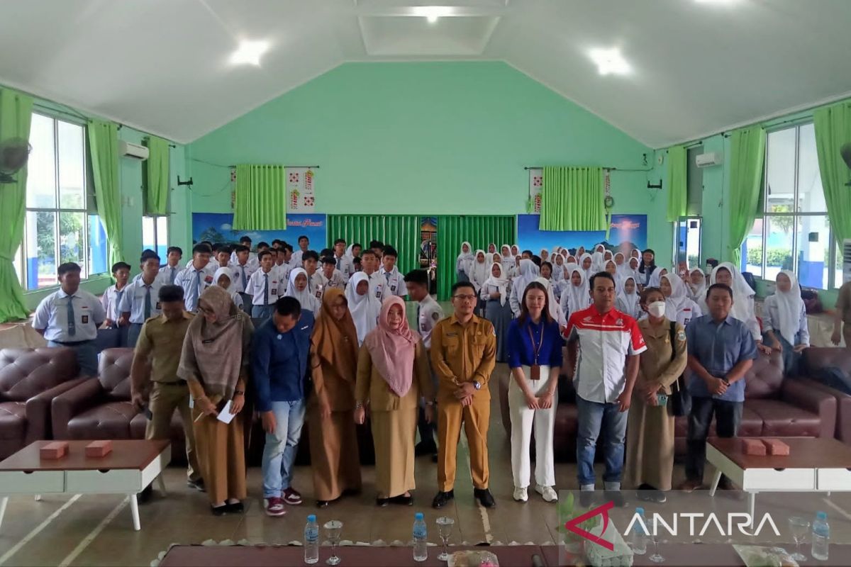 Disperindag Babel edukasi perlindungan konsumen di SMA 3 Pangkalpinang