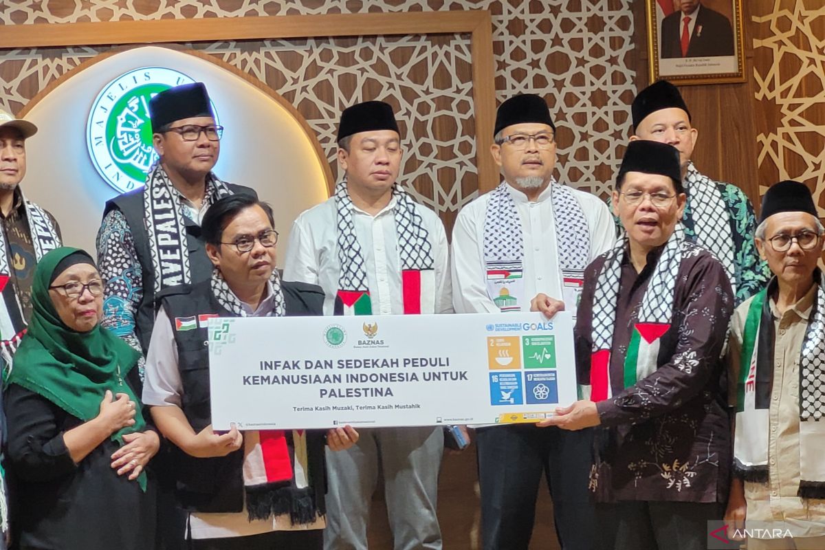 MUI serahkan bantuan masyarakat Indonesia untuk Palestina ke Baznas