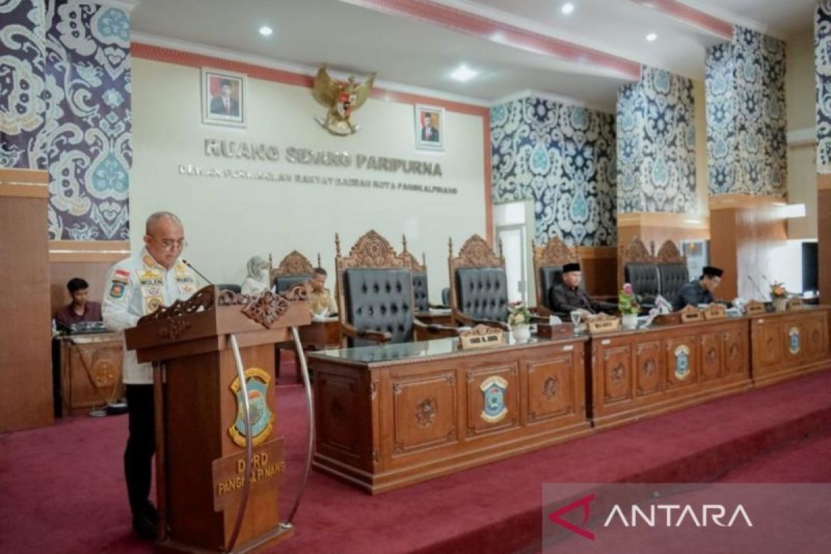 Wali Kota Pangkalpinang Tanggapi Pandangan Umum Fraksi Terhadap Tiga Raperda Pada Rapat Paripurna DPRD