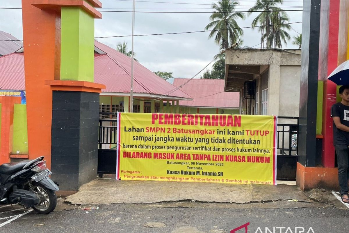 Dua sekolah di Tanah Datar tutup karena sengketa lahan