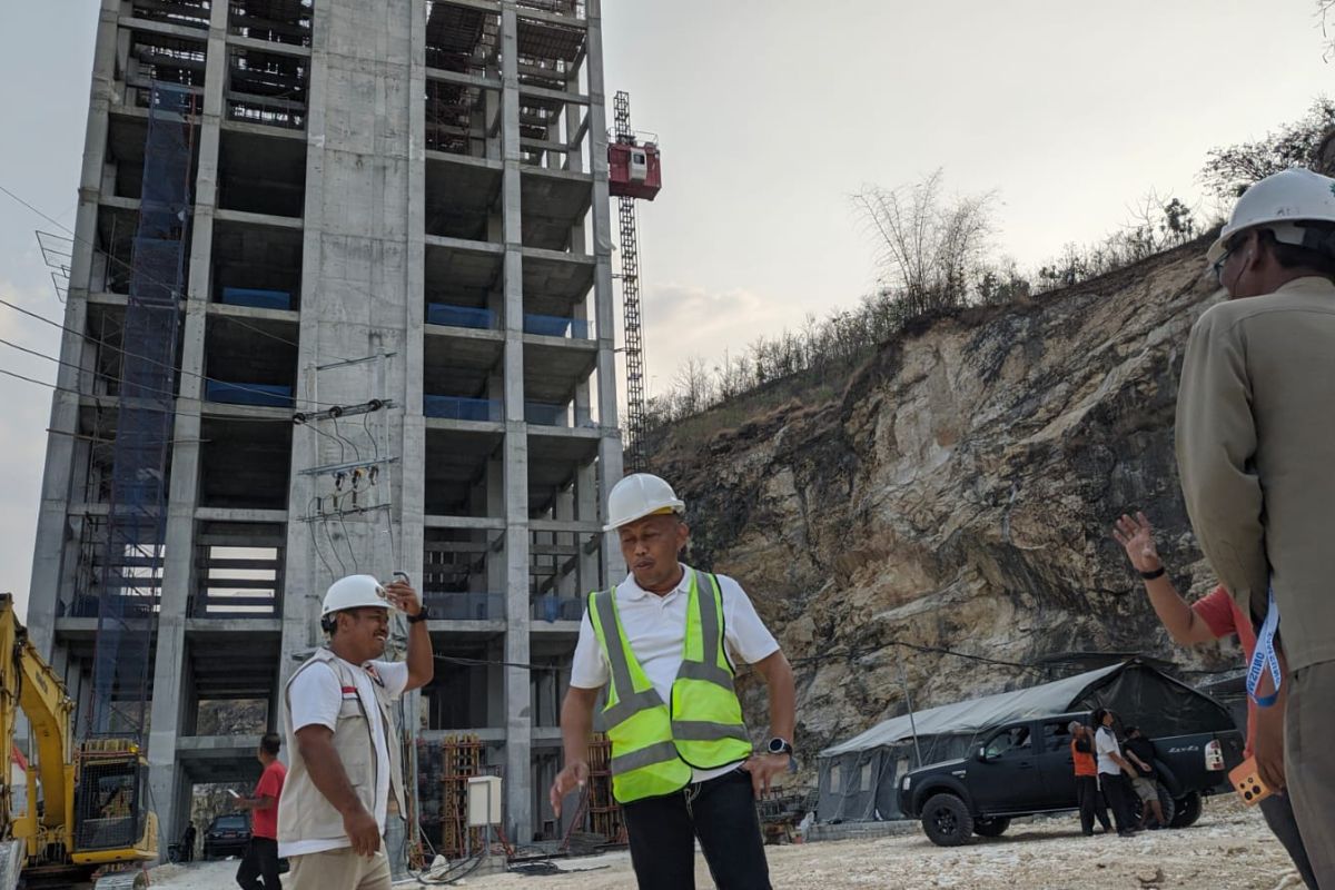 Pembangunan Monumen Reyog Ponorogo mencapai 30 persen
