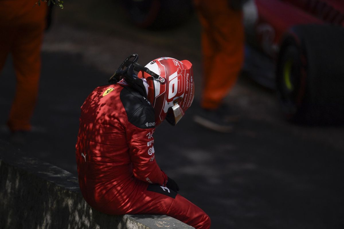 Pembalap Charles Leclerc ungkap kekecewaannya terhadap Ferrari di GP Sao Paulo