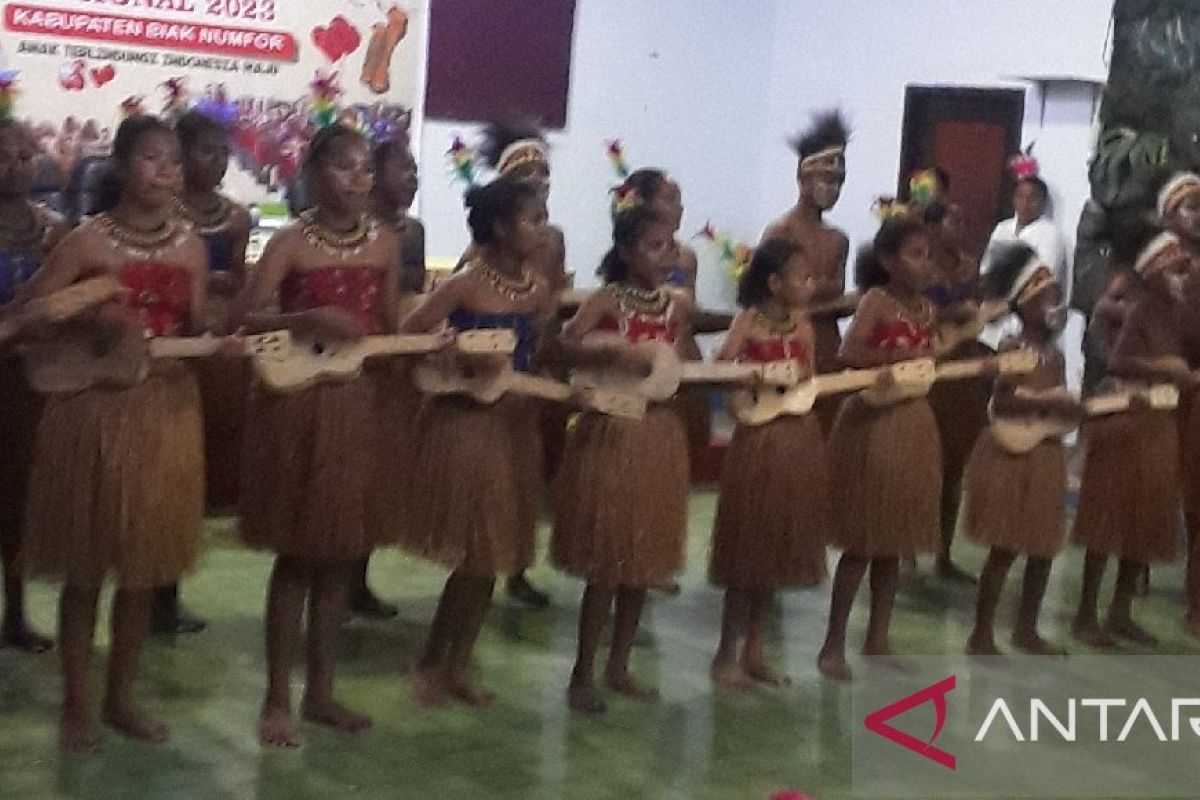 Parade Budaya Tari Nusantara STC Biak libatkan siswa sekolah