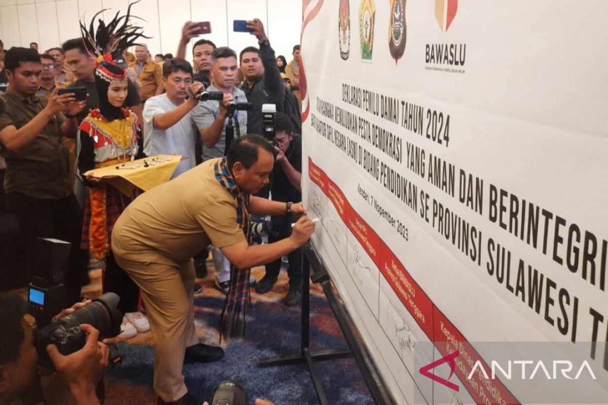 Gubernur deklarasi pemilu damai bersama Kepsek dan pelajar se-Sulawesi Tenggara