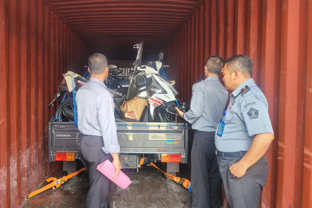 Barang bukti kendaraan ilegal tujuan Timor Leste diamankan di Rupbasan