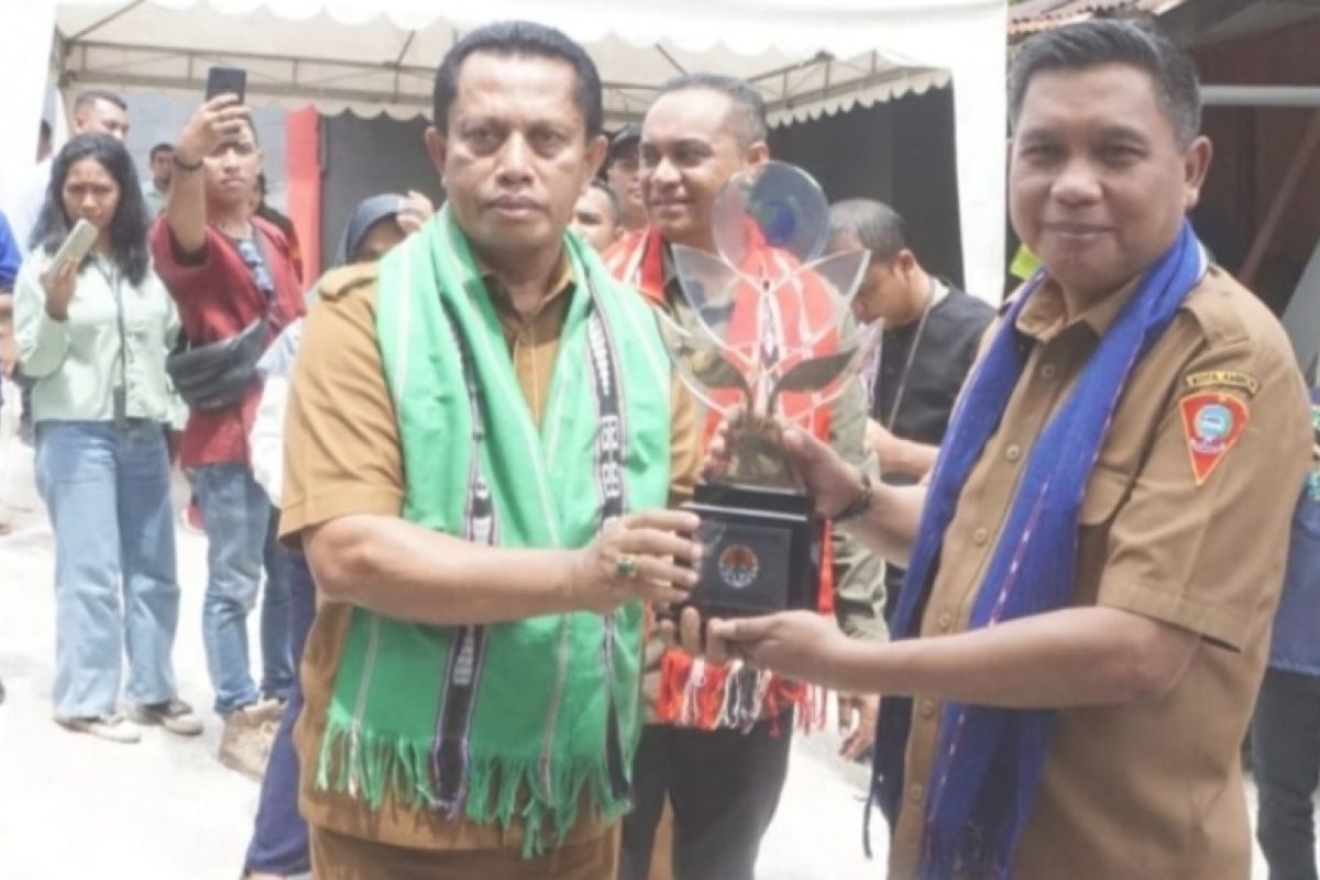 Negeri Soya Kota Ambon raih trophy proklim dari  Kementerian LHK