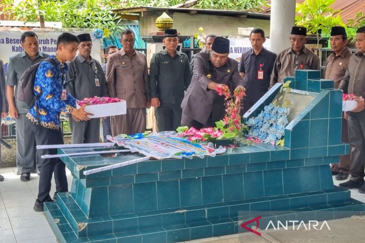 Bupati pimpin ziarah ke makam mantan pejabat Pemkab Manokwari