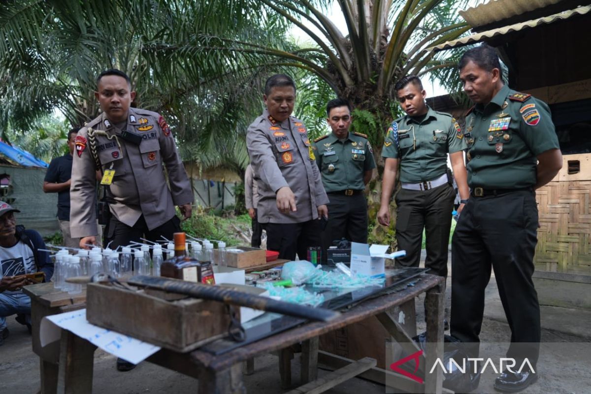 Polda Sumut dan Kodam I/BB  gerebek judi dan narkoba di Deli Serdang