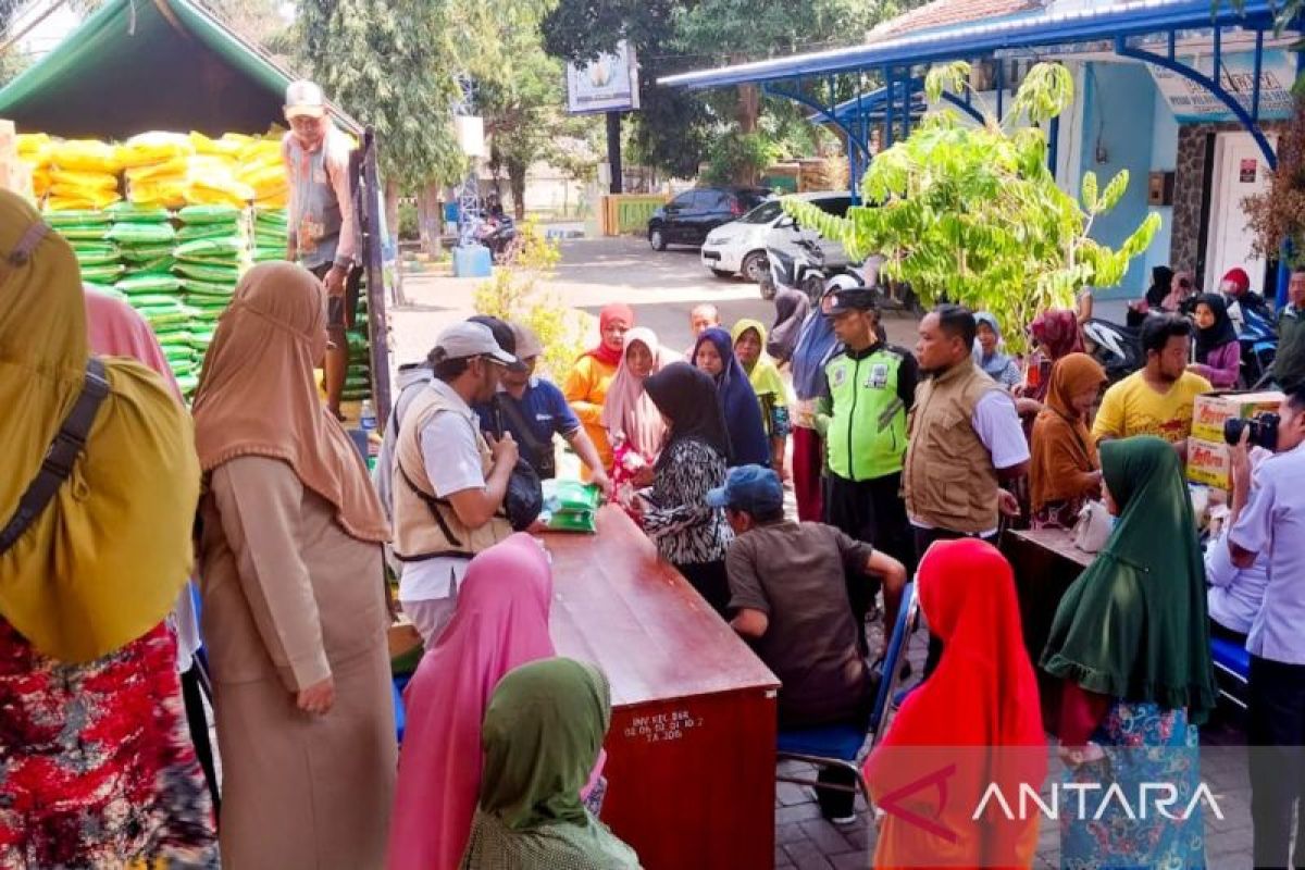 Bulog bersama Pemkab Situbondo catat 130 ton beras terjual dalam operasi pasar