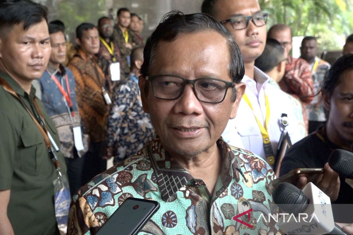 Mahfud Md sebut status Gibran sah usai Anwar dicopot sebagai Ketua MK