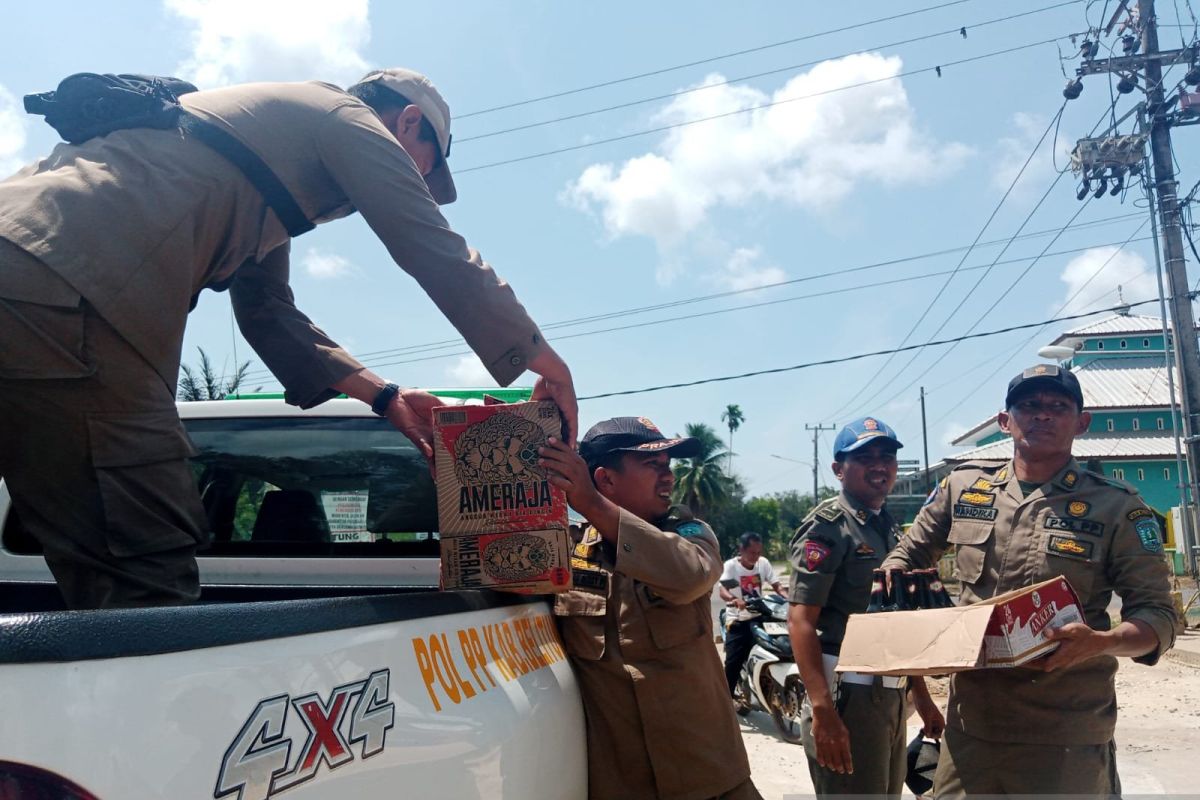 Satpol PP Belitung amankan ratusan kaleng minuman keras tanpa izin penjualan