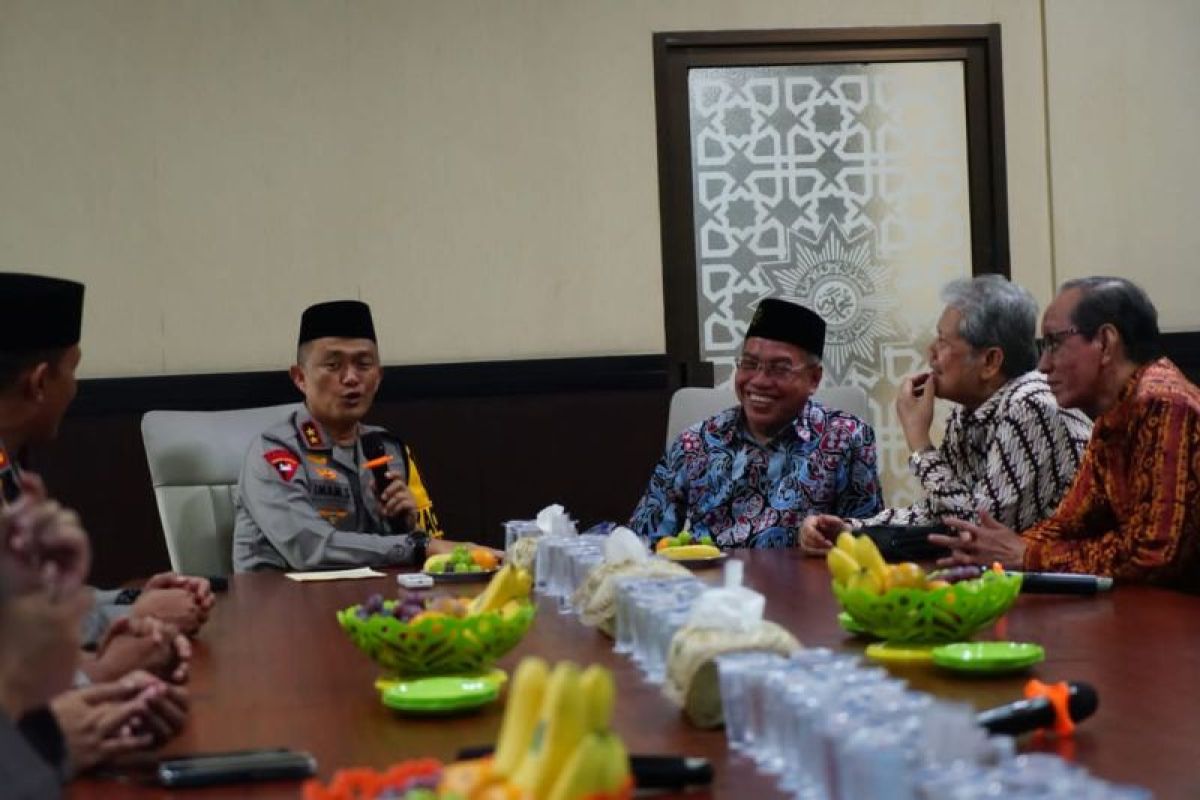 Kapolda tegaskan netralitas Polri saat kunjungi Muhammadiyah Jatim