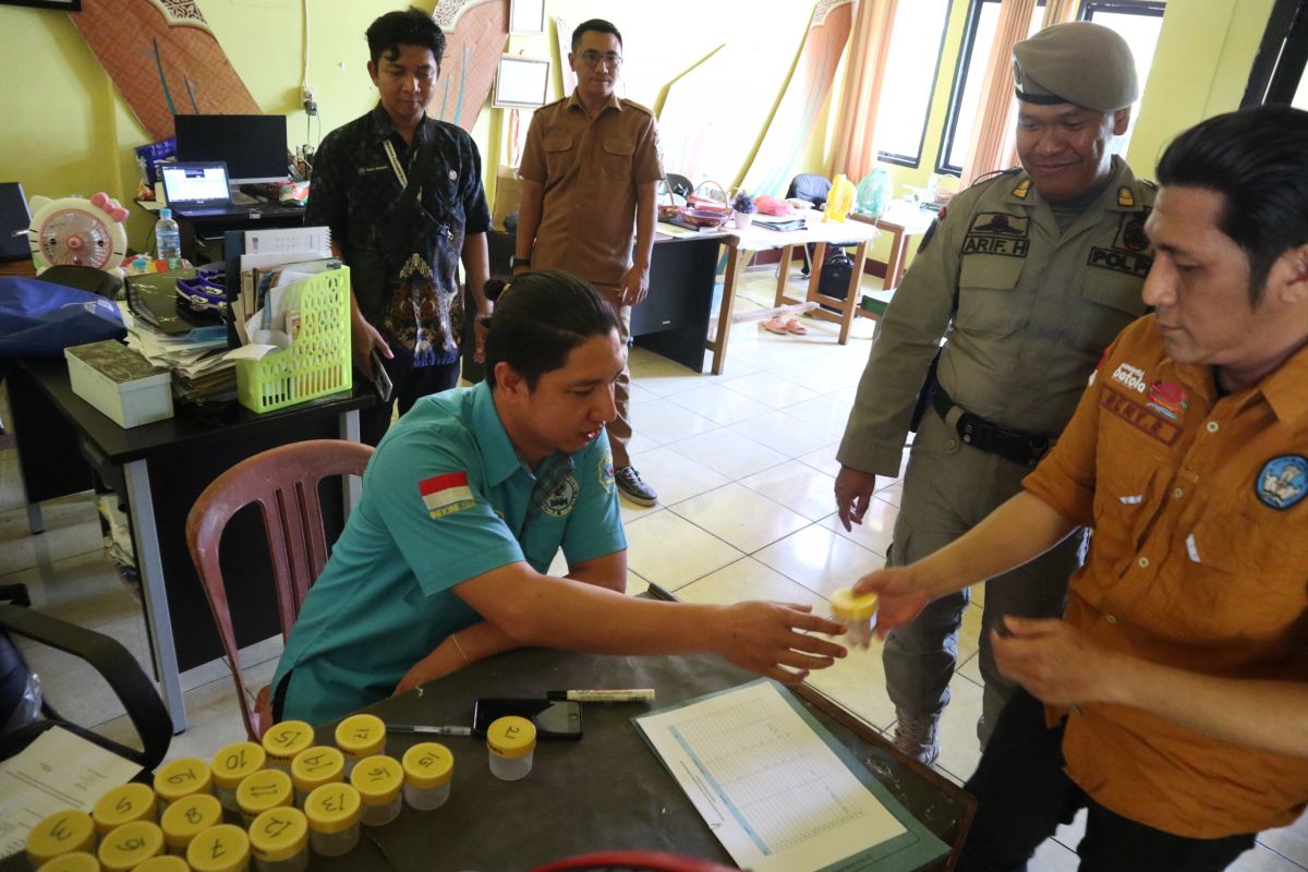 Kesbangpolinmas Batola gelar tes urine di empat SKPD