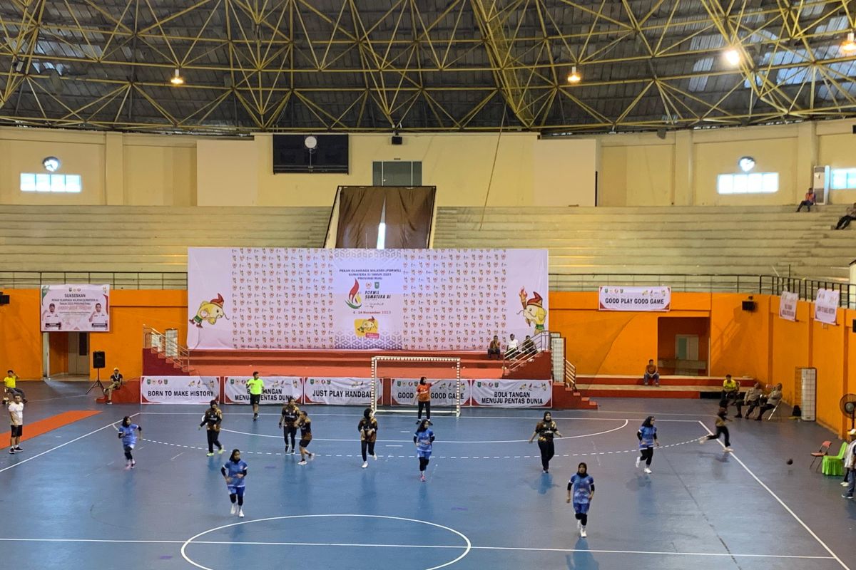 Porwil XI - Tim bola tangan putri Riau masuk final usai bantai Sumbar