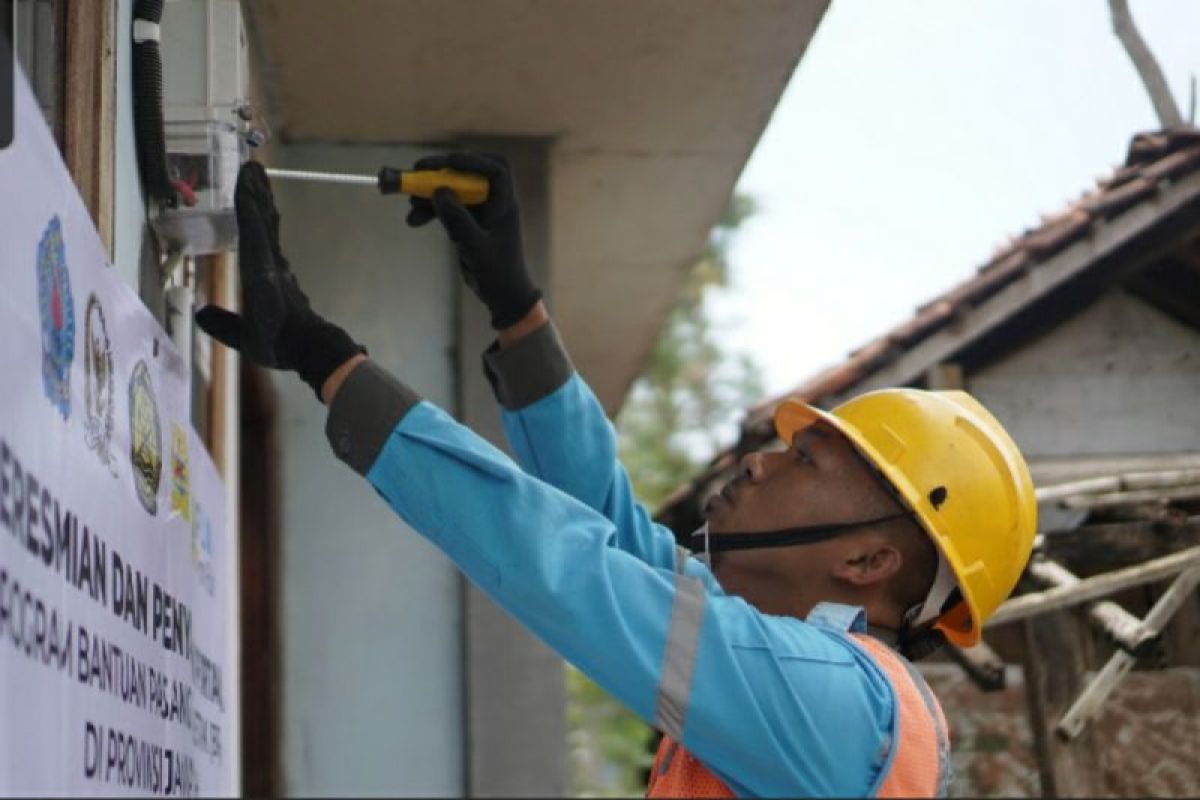 Listrik di rumah "njeglek"? Ini penyebabnya