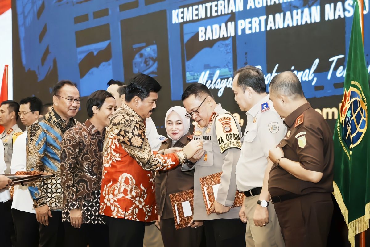 Kapolda Lampung dapat penghargaan dari Menteri ATR/BPN atas prestasi tangani mafia tanah