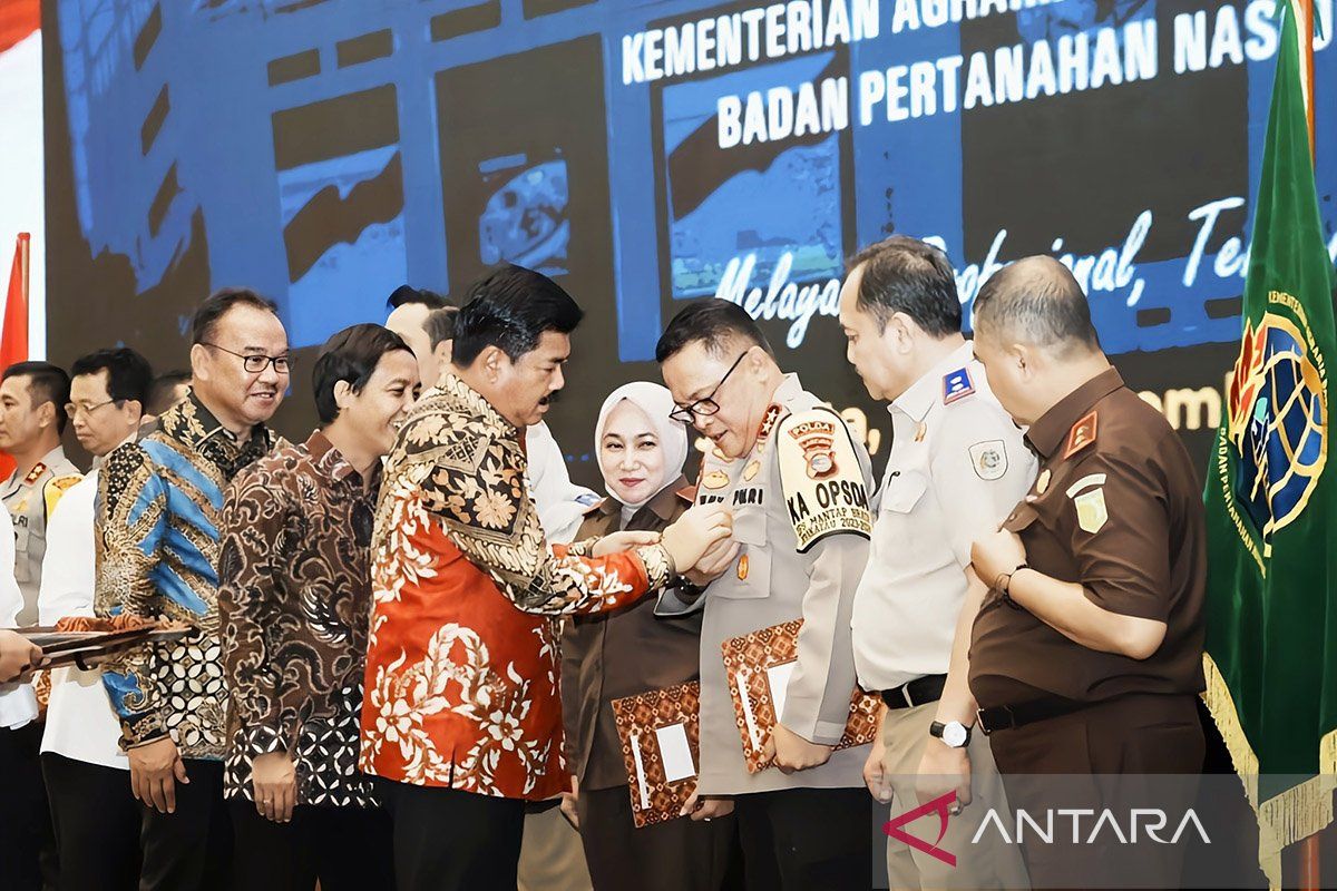 Kapolda Lampung dapat penghargaan atas prestasi tangani mafia tanah