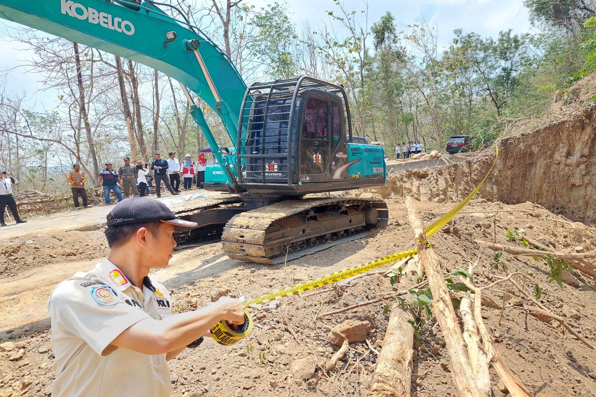 Pemkab Sleman menutup paksa kegiatan penambangan ilegal di Prambanan