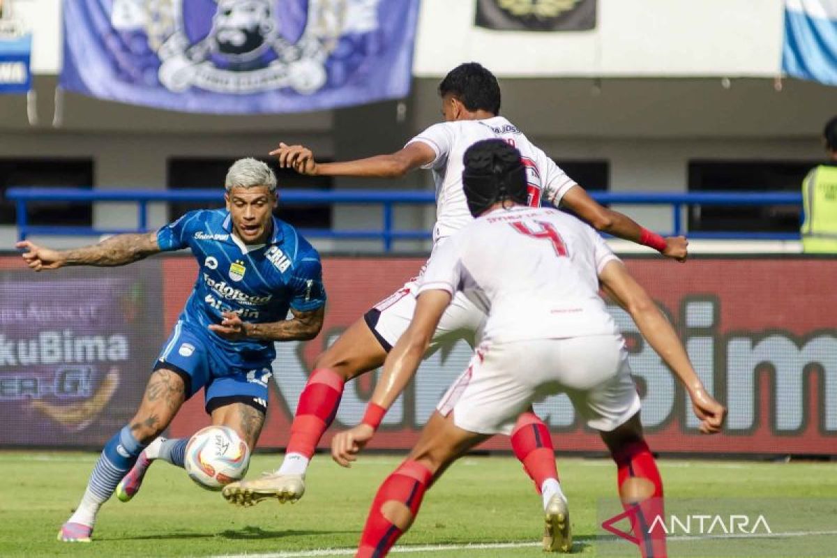 Persib Bandung gagal raih poin penuh usai bermain imbang lawan Arema