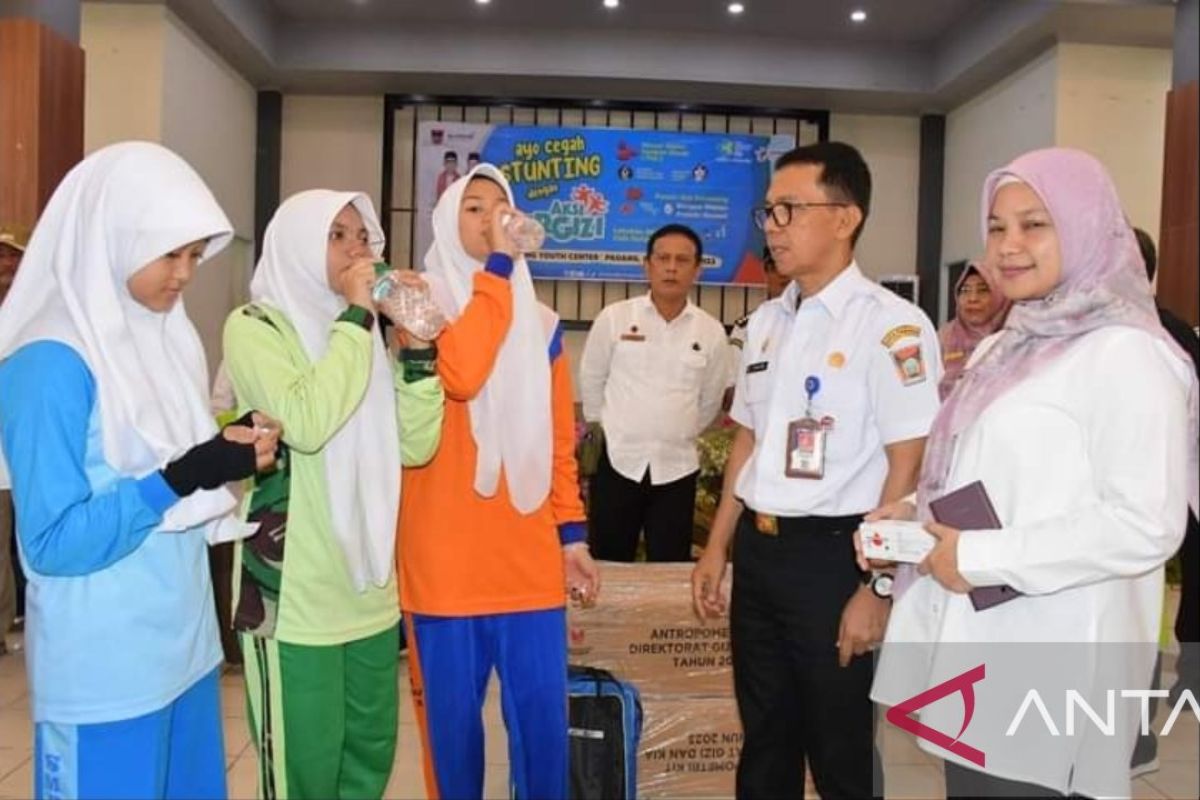 Padang bagikan tablet penambah darah dan telur ayam cegah stunting