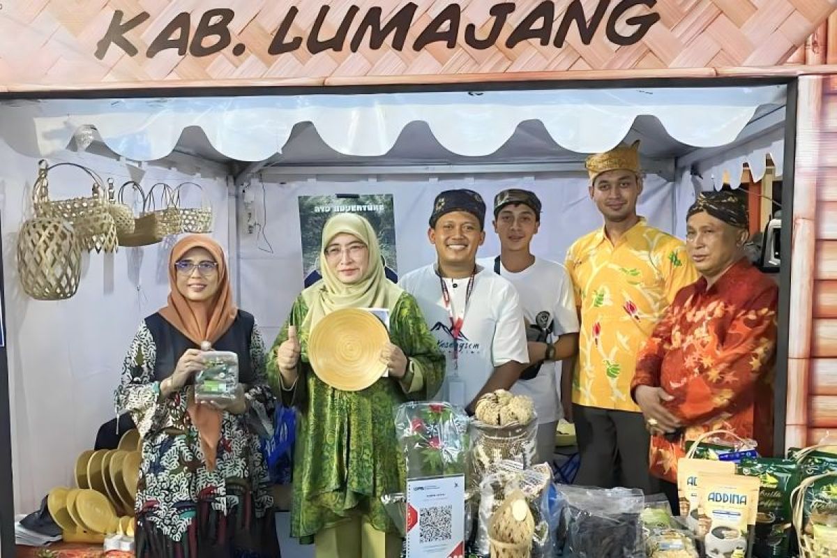 Stan Desa Wisata Lumajang terbaik dan terunik dalam festival di Jatim