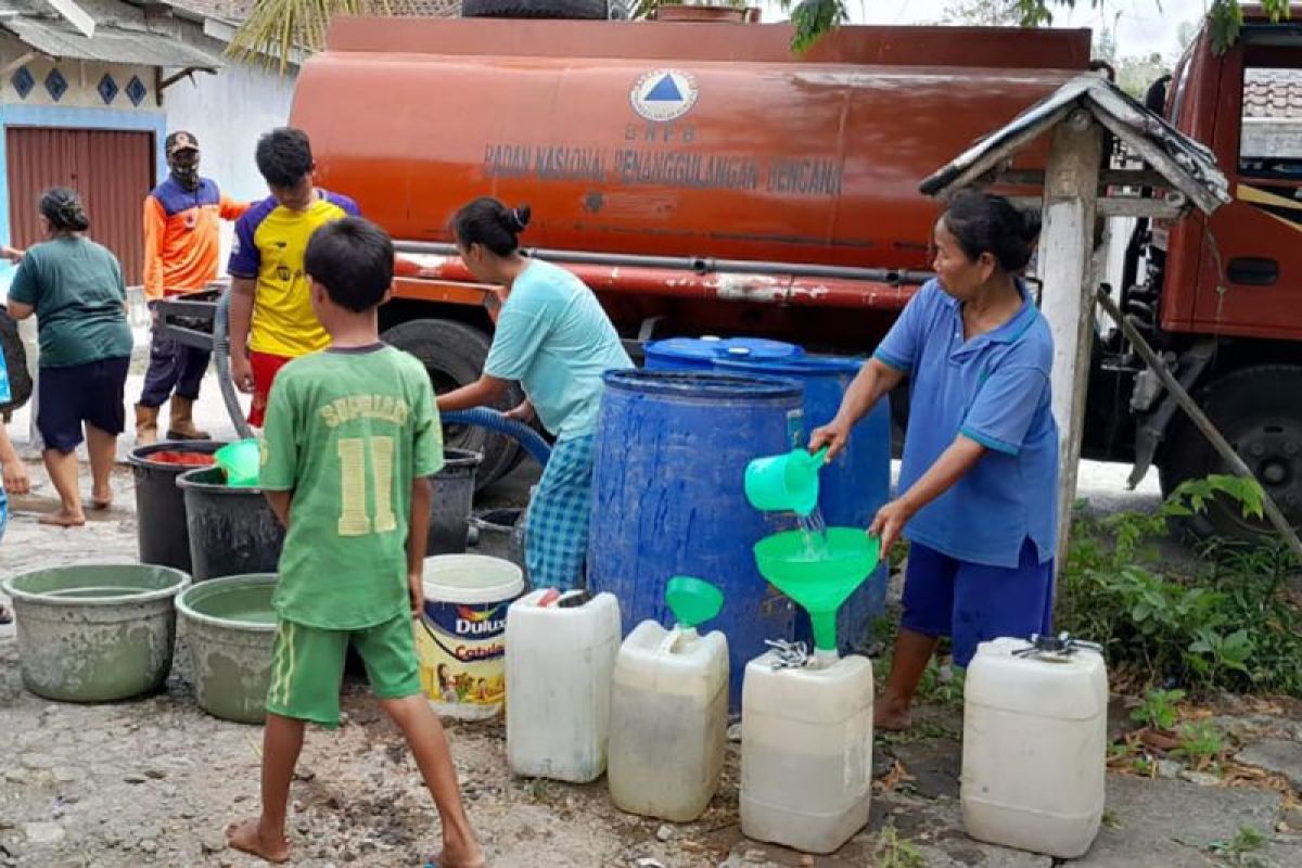 BPBD Cilacap tetap salurkan bantuan air bersih meski hujan mulai turun