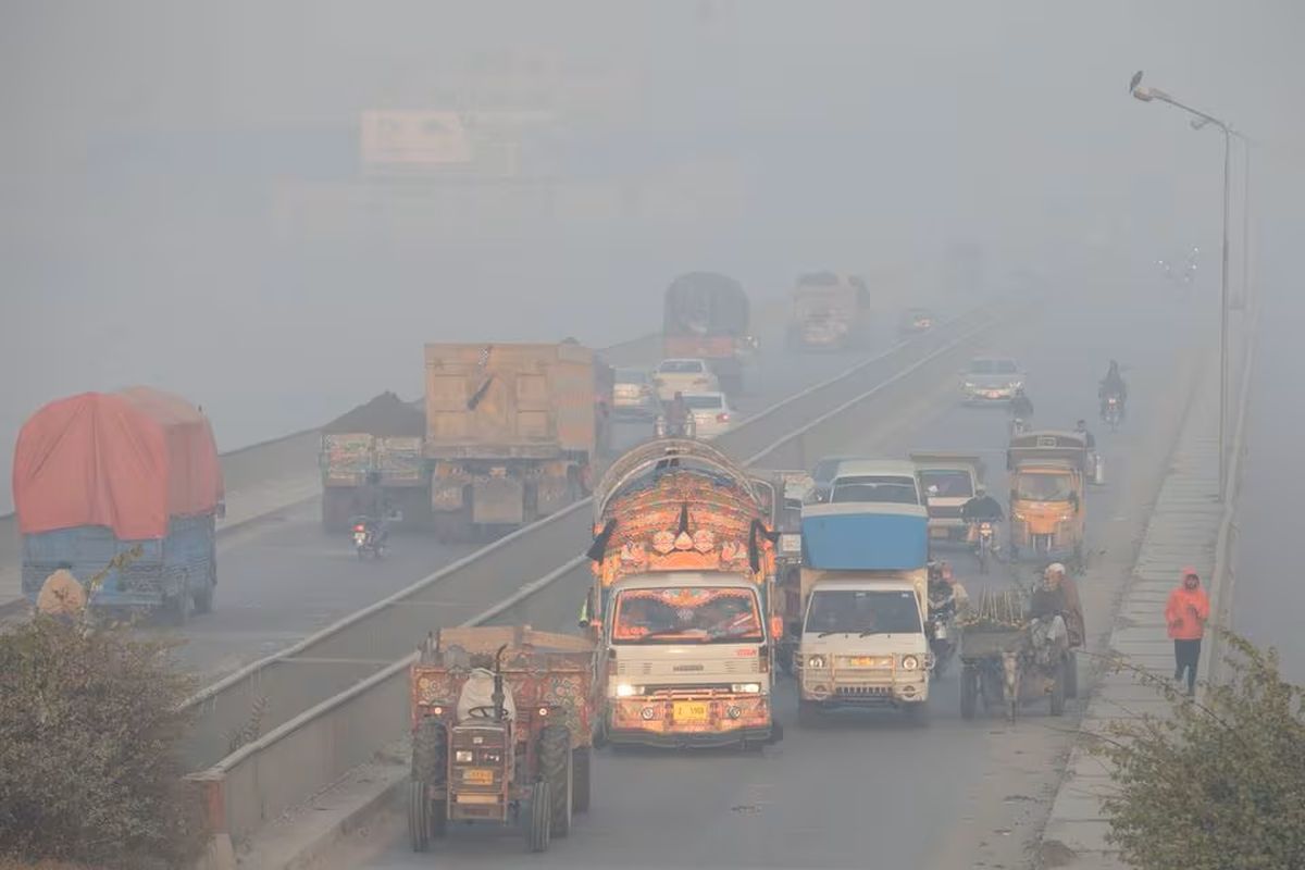 Asap tebal akibat polusi landa Pakistan, sekolah dan pasar ditutup