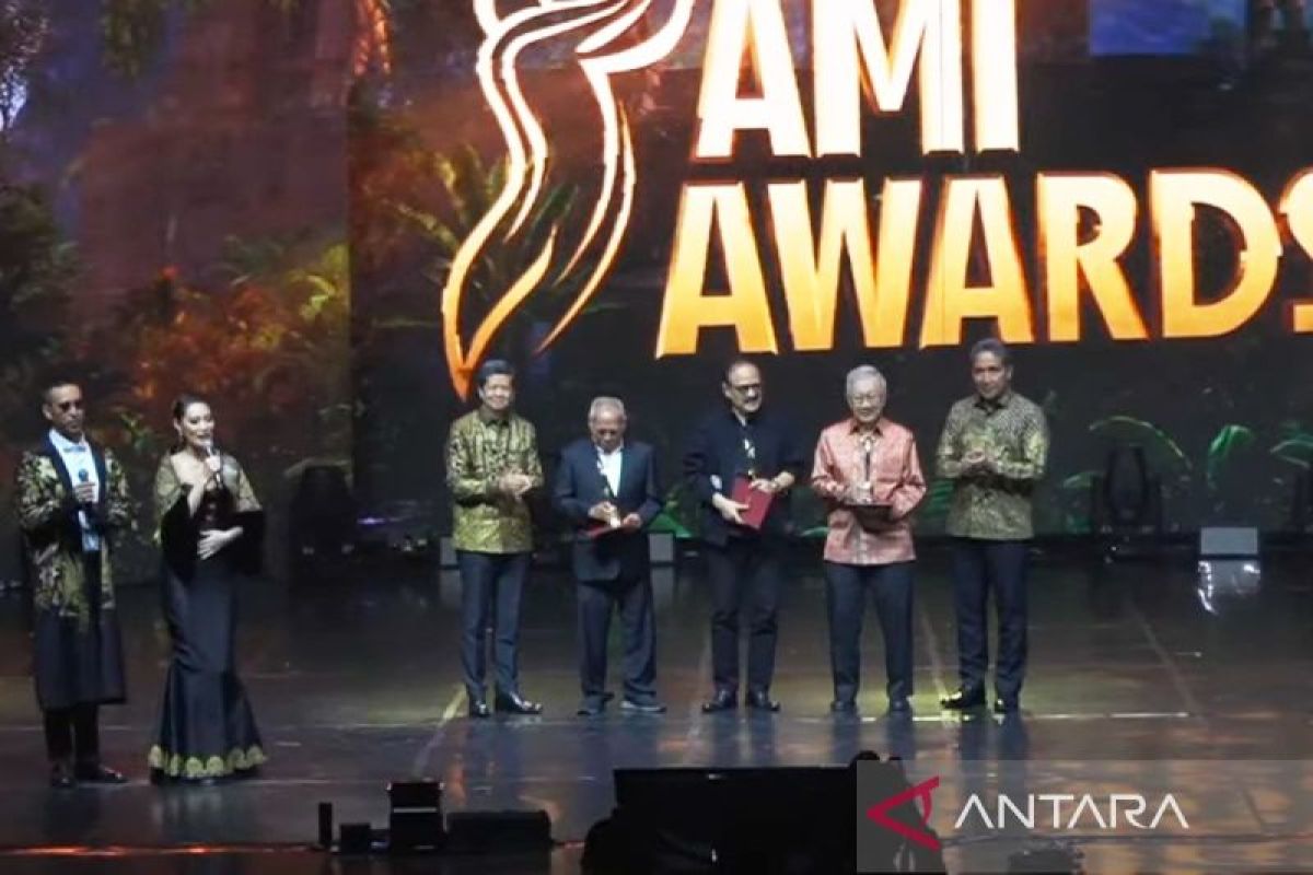 AMI Awards beri penghargaan khusus bagi tiga sosok di balik rekaman