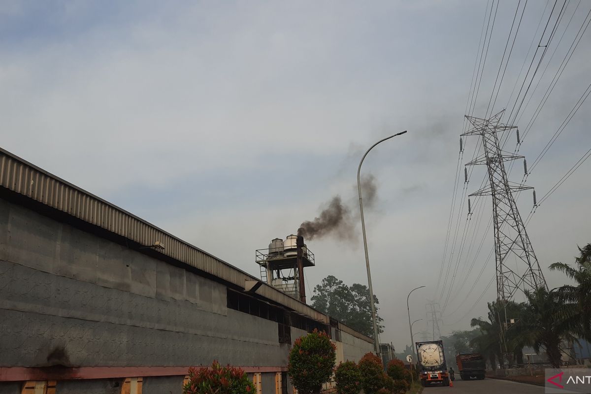 KLHK uji baku mutu emisi pabrik peleburan besi di Tangerang