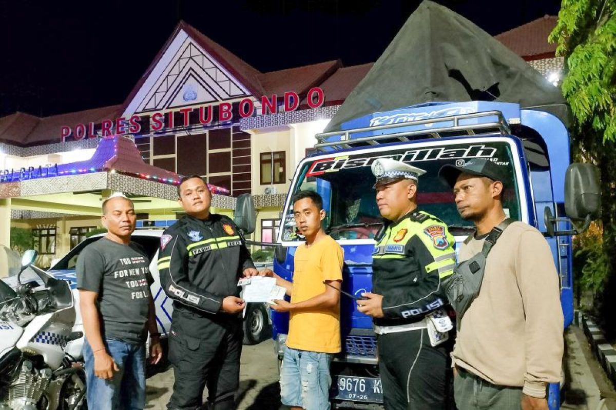 Satlantas Polres Situbondo sanksi cabut SIM sopir truk 