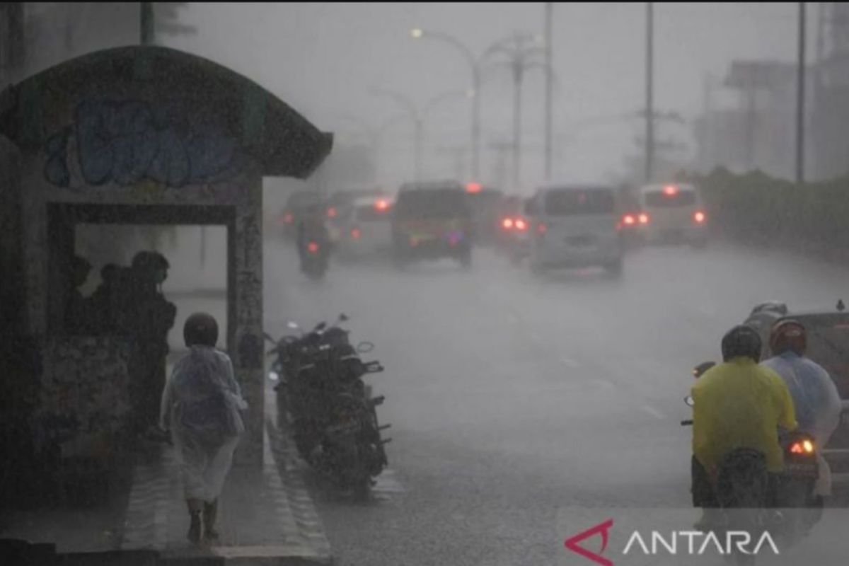 BMKG  prakirakan mayoritas kota besar di Indonesia diguyur hujan pada Sabtu