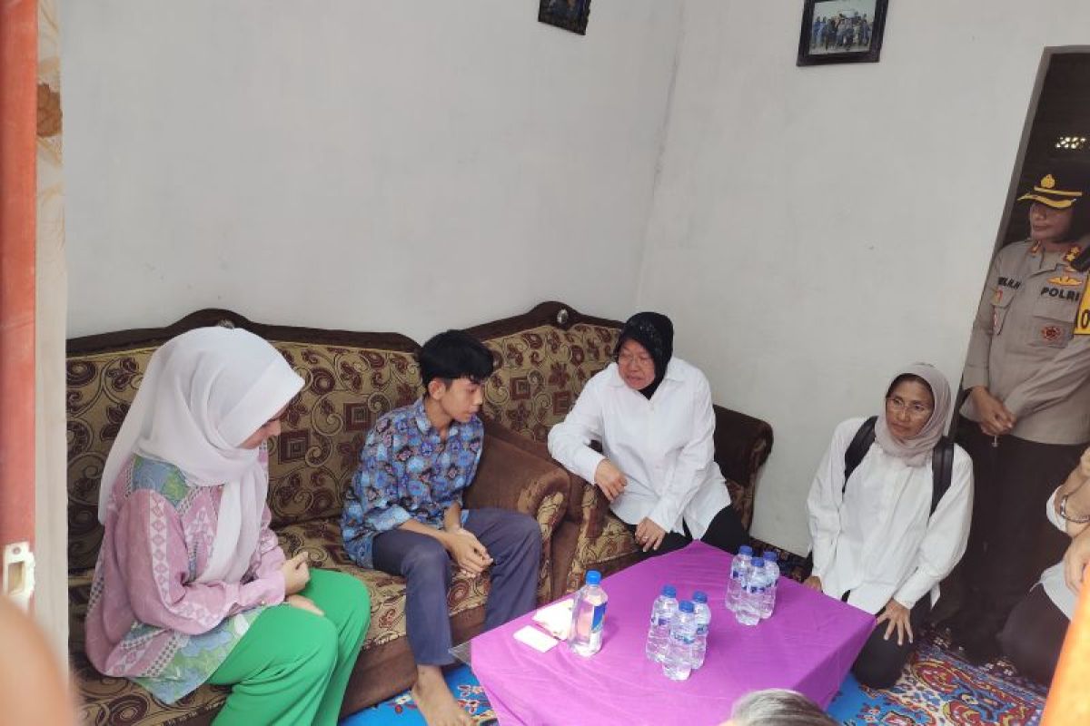 Mensos beri bantuan kepada anak korban perundungan di Pesawaran, Lampung