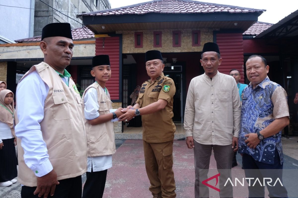 Asmar lepas 40 kafilah Meranti menuju MTQ Riau di Inhu