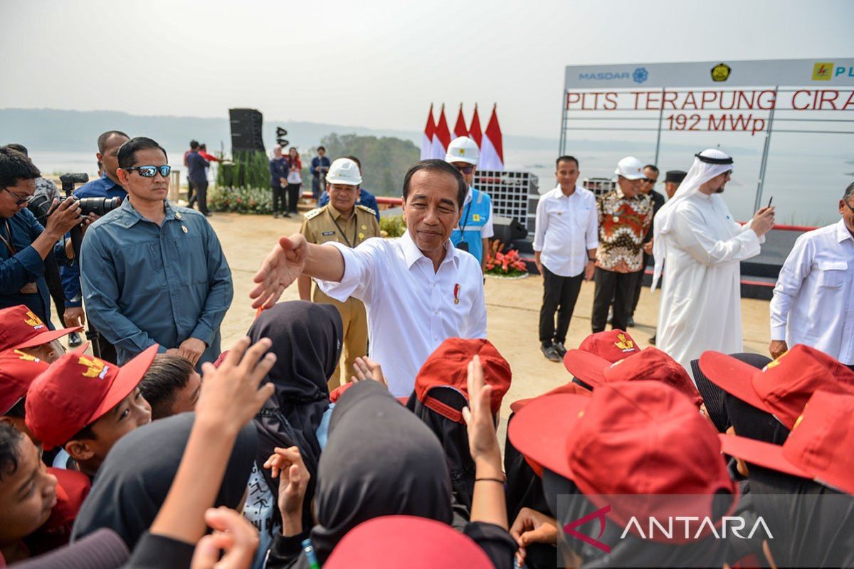 Jokowi enggan komentari pemberhentian Anwar Usman sebagai Ketua MK