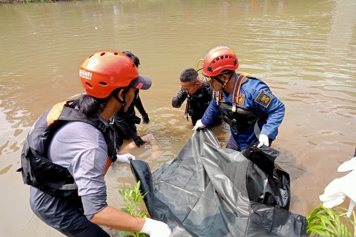 Tim SAR gabungan temukan jasad karyawan restoran tenggelam di Sungai Cicatih