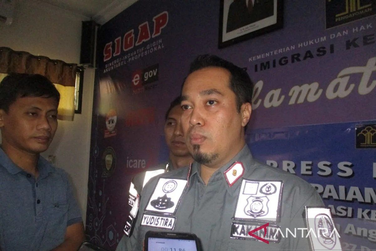 Imigrasi Blitar alokasikan 100 kursi perekaman paspor haji