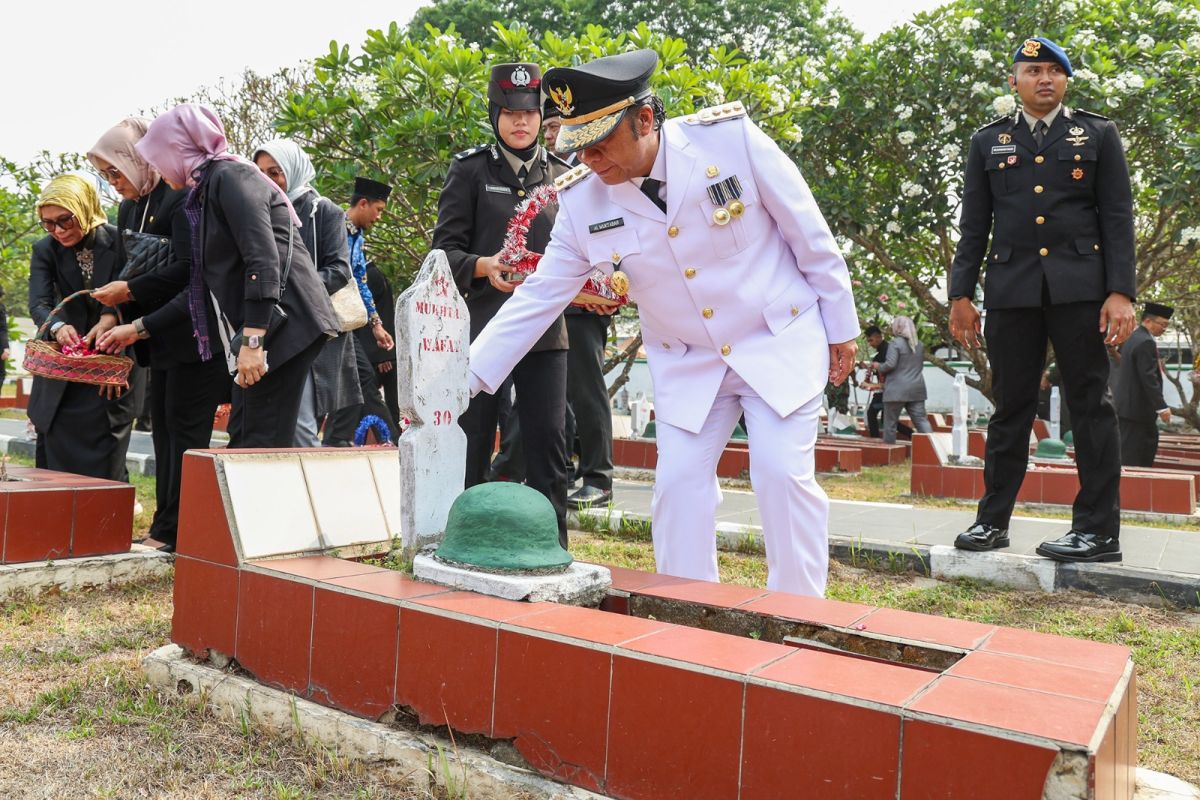Pj Gubernur Banten ziarah ke makam Pahlawan Ciceri