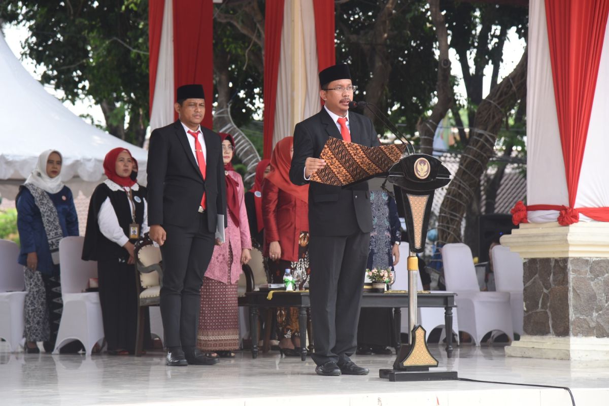 Bupati Sidoarjo ajak berjuang perangi kebodohan dan kemiskinan