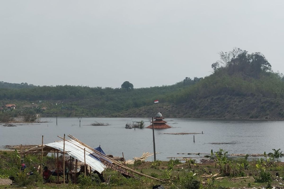 Kampung Sinday dan Pasir Eurih Lebak tenggelam di Waduk Karian