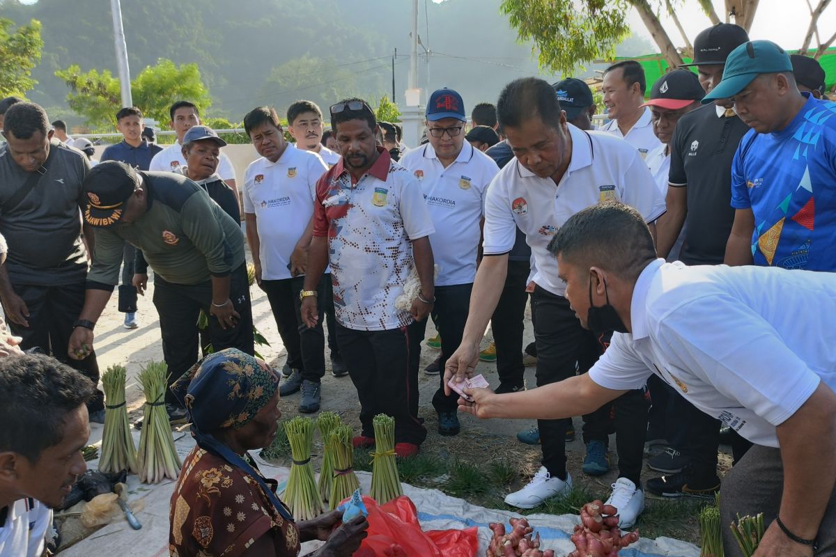 Pemprov Papua adakan aksi borong di pasar semarakkan Hakordia 2023