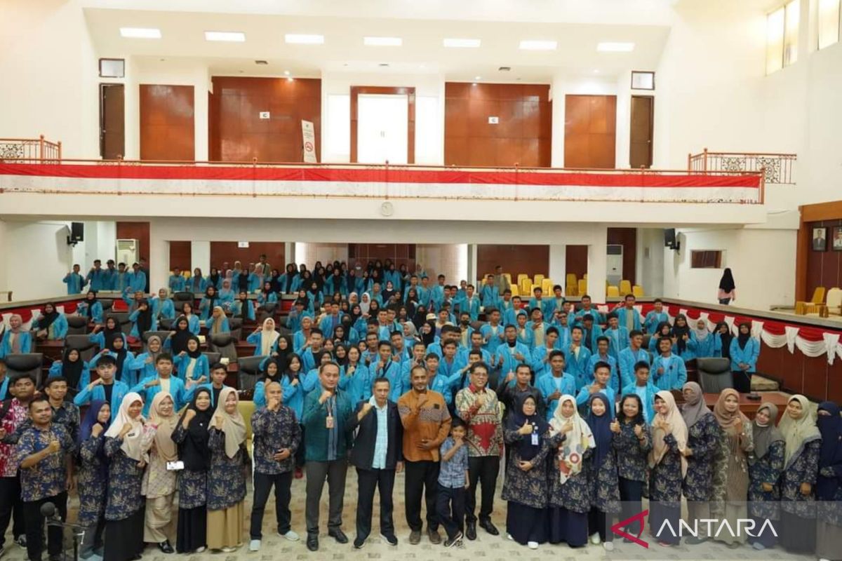 Ratusan pelajar kunjungi DPRD Babel pelajari tugas-fungsi legislatif