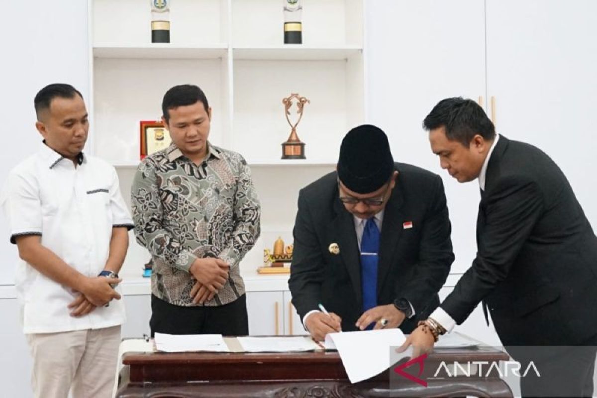 Pemkot Bengkulu, KPU dan Bawaslu tanda tangani NPHD Pilkada 2024