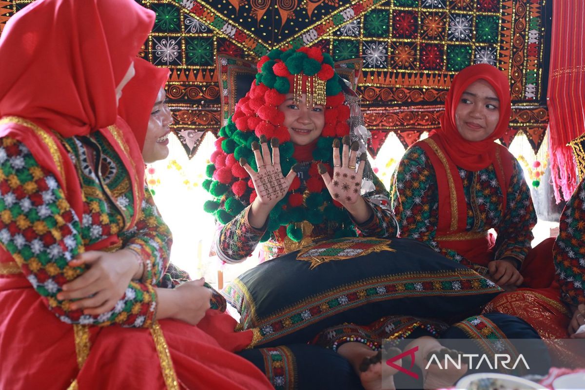 Melestarikan tradisi 'boh gaca' bagi pengantin baru di Aceh