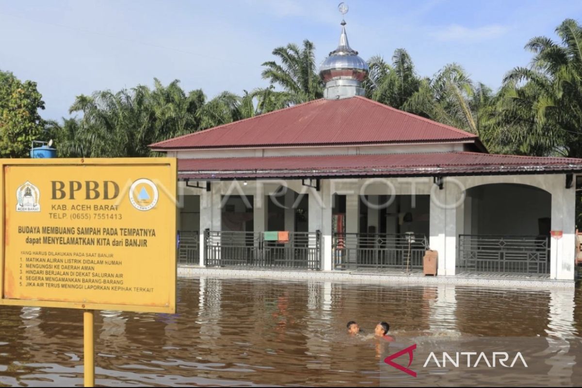 Banjir di Aceh Barat meluas sebabkan 30 desa terendam