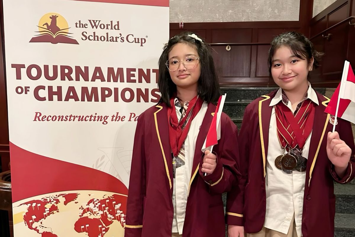 Pelajar Indonesia Aisha Kintan sukses meraih medali di turnamen akademik kelas dunia