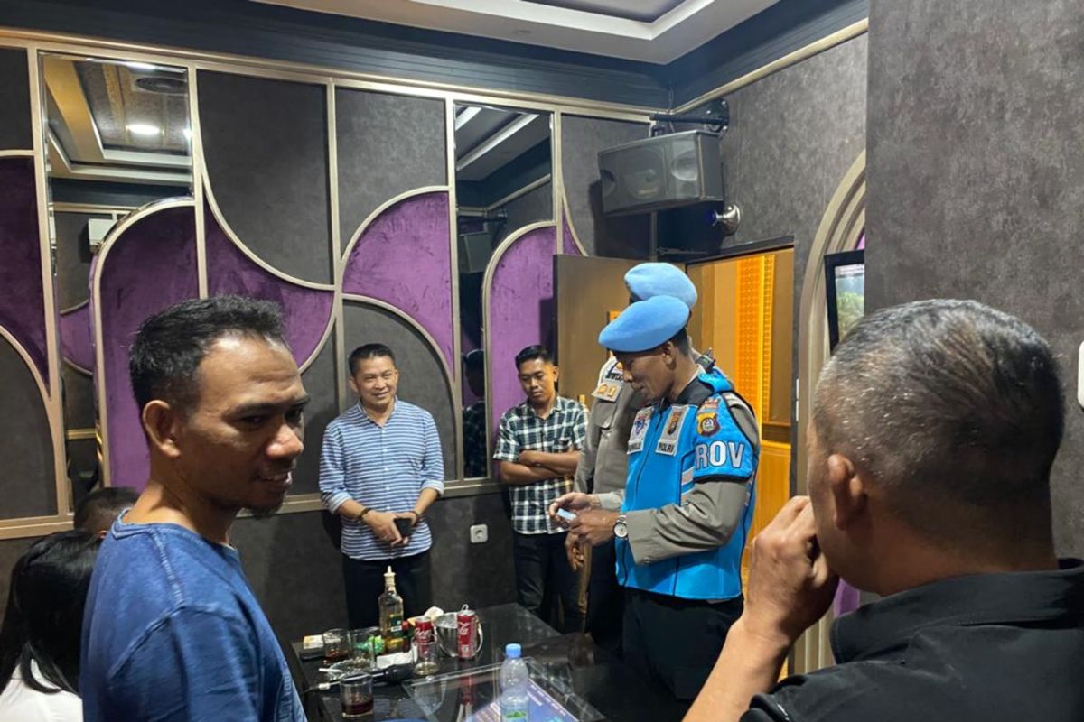 Polda Sulawesi Tenggara razia personel Polri di tempat hiburan malam Kendari