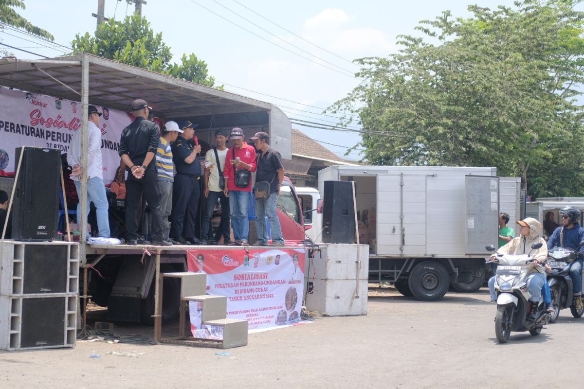 Bea Cukai Malang dan Banda Aceh Laksanakan Operasi Pasar untuk Berantas Rokok Ilegal