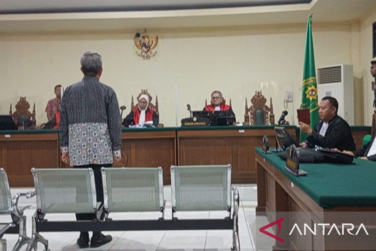 Hakim vonis bebas Sekda Kota Kendari perkara gratifikasi PT MUI